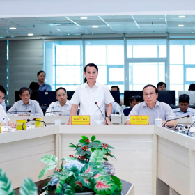 Bộ trưởng Đỗ Đức Duy kiểm tra công tác dự báo diễn biến bão số 3 và các tác động của bão Bộ trưởng Đỗ Đức Duy kiểm tra công tác dự báo diễn biến bão số 3 và các tác động của bão